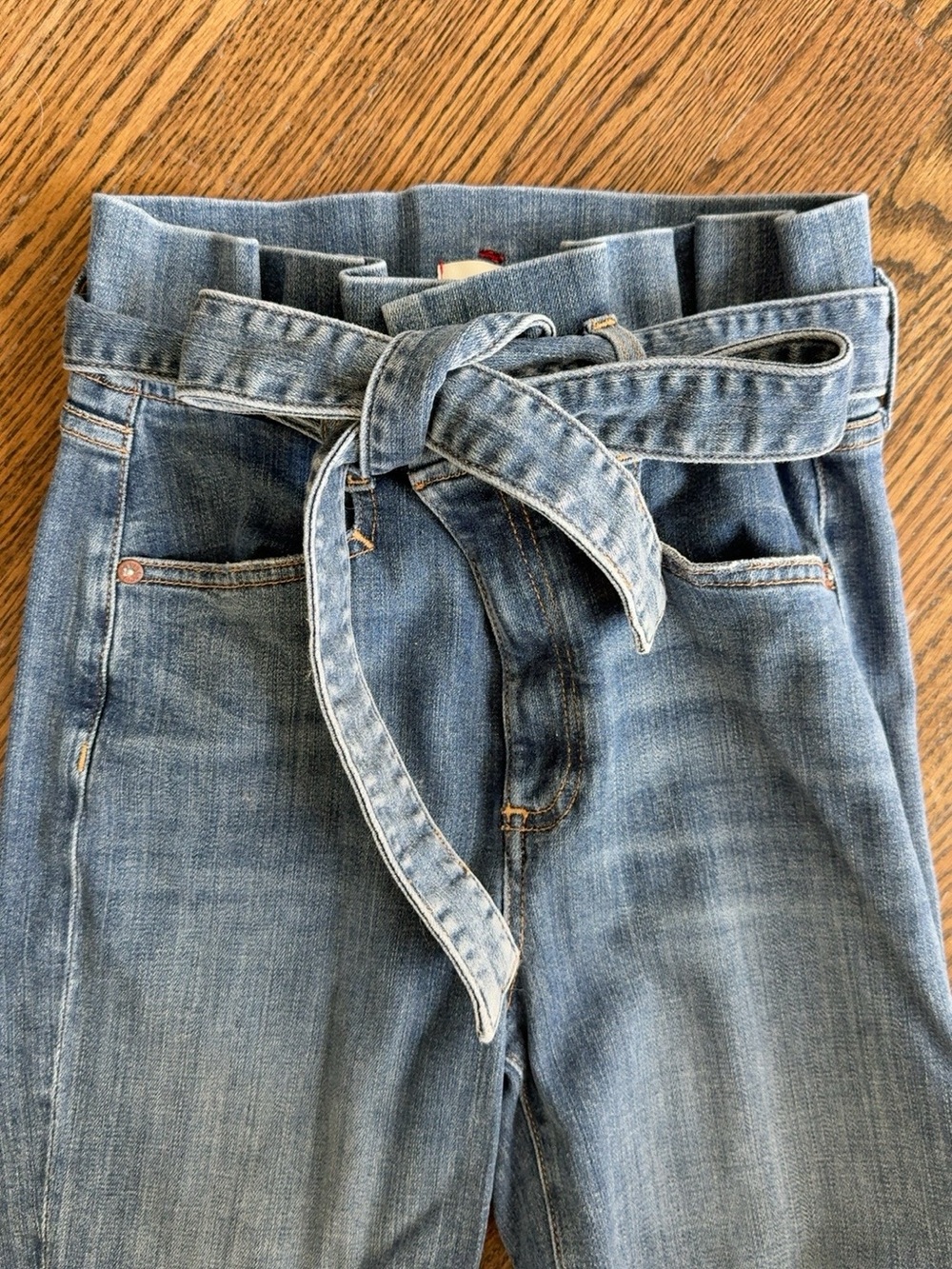 TITLE:
Alice + Olivia High Rise Belted Jeans Size 27 Raw Hem